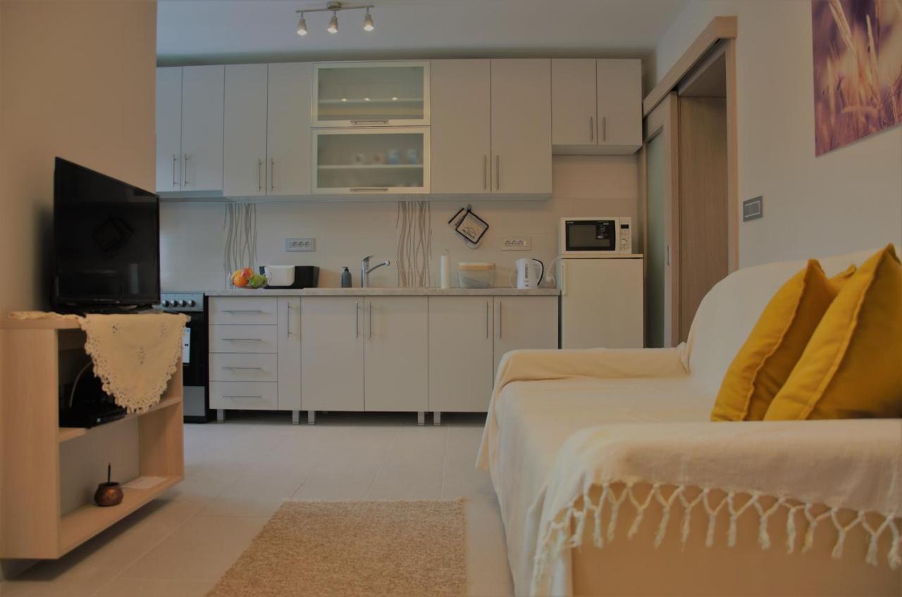 Spacious 2-Bedroom Apartment With Luxury Feel 노비사드 외부 사진